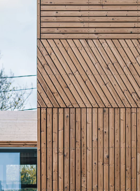  عکس زیبا از قیمت چوب نمای ساختمان کاج